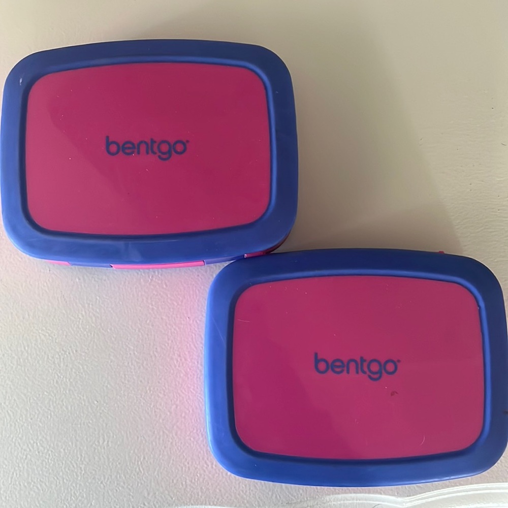 Set of 2 pink/purple bentgo boxes, like new